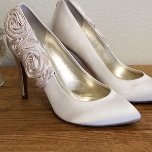 Nina NY Ivory Gold Wedding Heels Shoes sz 7